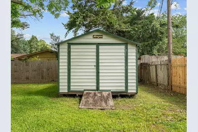 1613 S Hood Street, Alvin, TX 77511 - Photo 33