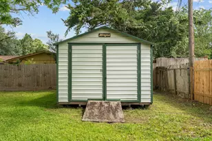 1613 S Hood St, Alvin, TX 77511 - Photo 33