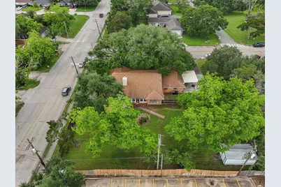 1613 S Hood Street, Alvin, TX 77511 - Photo 37