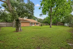 1613 S Hood St, Alvin, TX 77511 - Photo 37
