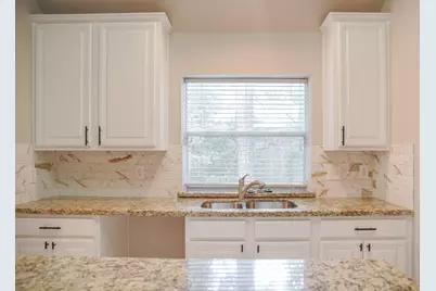 91 N Willow Point Circle, The Woodlands, TX 77382 - Photo 11