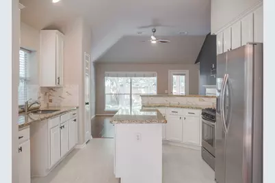 91 N Willow Point Circle, The Woodlands, TX 77382 - Photo 9