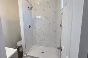 131 N Maplewood St, Houston, TX 77011 - Photo 9