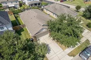 8019 Rosemary Drive, Baytown, TX 77521 - Photo 5