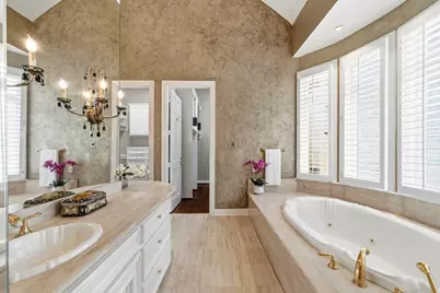 728 Crestbend Drive, Houston, TX 77042 - Photo 13