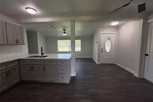 55 Periwinkle Ct, Lake Jackson, TX 77566 - Photo 7