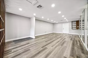 2106 Antoine Dr, Houston, TX 77055 - Photo 7