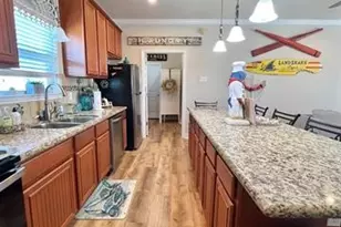 3174 Sea Castle Dr, Crystal Beach, TX 77650 - Photo 7