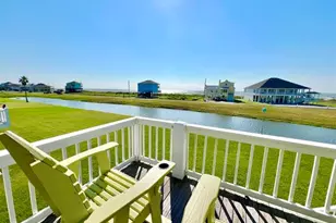 3174 Sea Castle Dr, Crystal Beach, TX 77650 - Photo 3