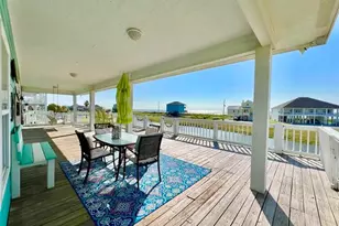 3174 Sea Castle Dr, Crystal Beach, TX 77650 - Photo 1