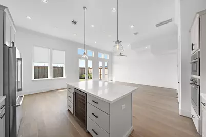 1005 Golden Nectar, Houston, TX 77008 - Photo 9