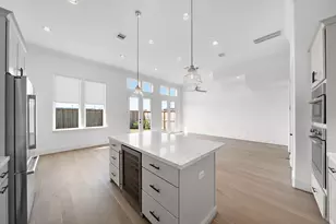 1005 Golden Nectar, Houston, TX 77008 - Photo 9