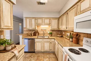 17742 Kings Park Ln, Houston, TX 77058 - Photo 11