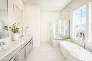 8730 Park Kolbe Ln, Houston, TX 77080 - Photo 11