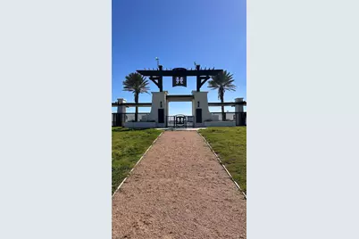 410 Seagrass, Gilchrist, TX 77617 - Photo 3