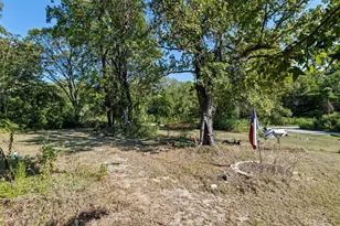 214 E Beaumont Ave, Onalaska, TX 77360 - Photo 9