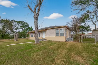 1221 Parkway Street, Baytown, TX 77520 - Photo 3