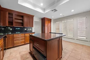 294 Sugar Berry Cir, Houston, TX 77024 - Photo 19