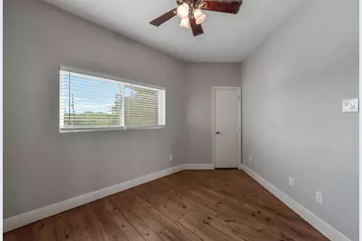 2507 Bay Oaks Harbor Drive, Baytown, TX 77523 - Photo 17