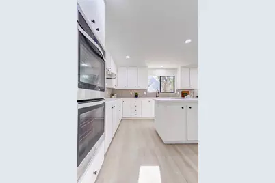 10303 Chevy Chase Drive, Houston, TX 77042 - Photo 11