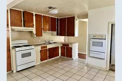 216 21st Avenue N, Texas City, TX 77590 - Photo 5
