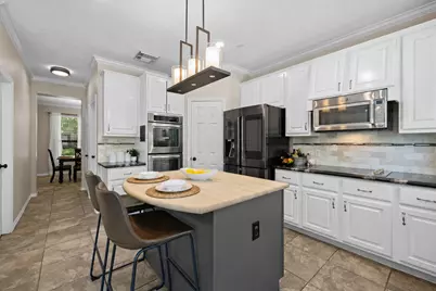 72 W Sandalbranch Circle, The Woodlands, TX 77382 - Photo 3