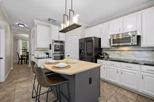 72 W Sandalbranch Cir, The Woodlands, TX 77382 - Photo 3