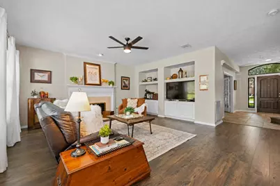 72 W Sandalbranch Circle, The Woodlands, TX 77382 - Photo 17