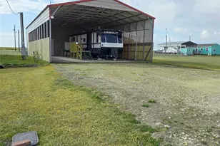 301 Tarpon Dr, Palacios, TX 77465 - Photo 3