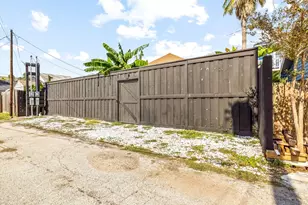 2817 Ave Q -B, Galveston, TX 77550 - Photo 21