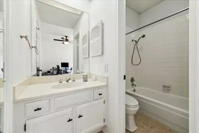 11711 Memorial Drive #251, Houston, TX 77024 - Photo 9