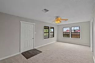 810 23rd St N, Texas City, TX 77590 - Photo 3