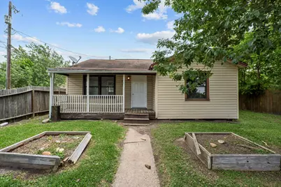 810 23rd Street N, Texas City, TX 77590 - Photo 1