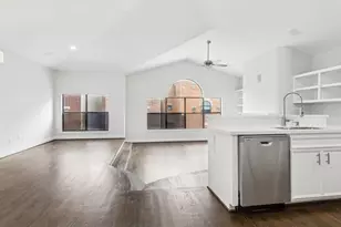 9810 Abigail Grace Ct, Houston, TX 77025 - Photo 9