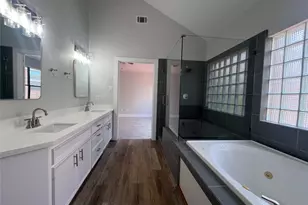 9810 Abigail Grace Ct, Houston, TX 77025 - Photo 9