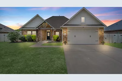 305 Poppy Street, Lake Jackson, TX 77566 - Photo 3