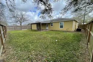 1708 Sycamore St, Bay City, TX 77414 - Photo 3
