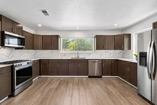 5811 Birchmont Dr, Houston, TX 77092 - Photo 5