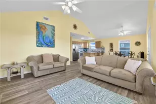 4023 Grayson Dr, Galveston, TX 77554 - Photo 7