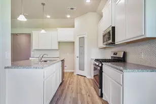 214 Montclaire Dr, West Columbia, TX 77486 - Photo 9