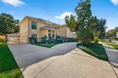 1698 Creekside Drive, Sugar Land, TX 77478 - Photo 3