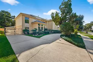 1698 Creekside Dr, Sugar Land, TX 77478 - Photo 3