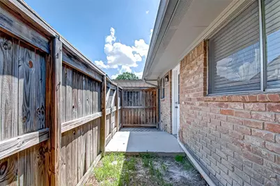 1104 W Tri Oaks Lane #119, Houston, TX 77043 - Photo 23