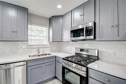 1104 W Tri Oaks Lane #119, Houston, TX 77043 - Photo 9