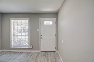 1104 W Tri Oaks Ln, Houston, TX 77043 - Photo 3