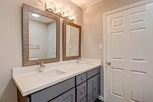 1104 W Tri Oaks Ln, Houston, TX 77043 - Photo 19