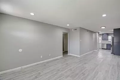1104 W Tri Oaks Lane #119, Houston, TX 77043 - Photo 5