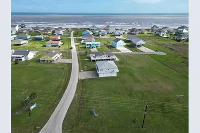 973 Sea Breeze, Crystal Beach, TX 77650 - Photo 3