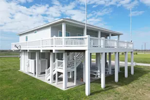 973 Sea Breeze, Crystal Beach, TX 77650 - Photo 5