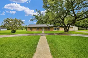 4764 County Rd 31, Angleton, TX 77515 - Photo 1